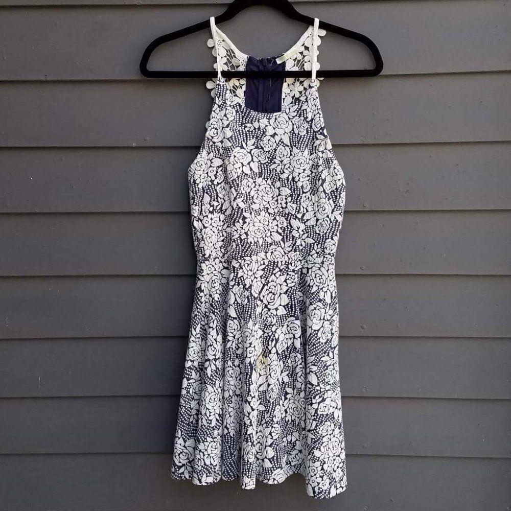 Beautiful Blue/White Olive Tree Lace Dress Size Small
